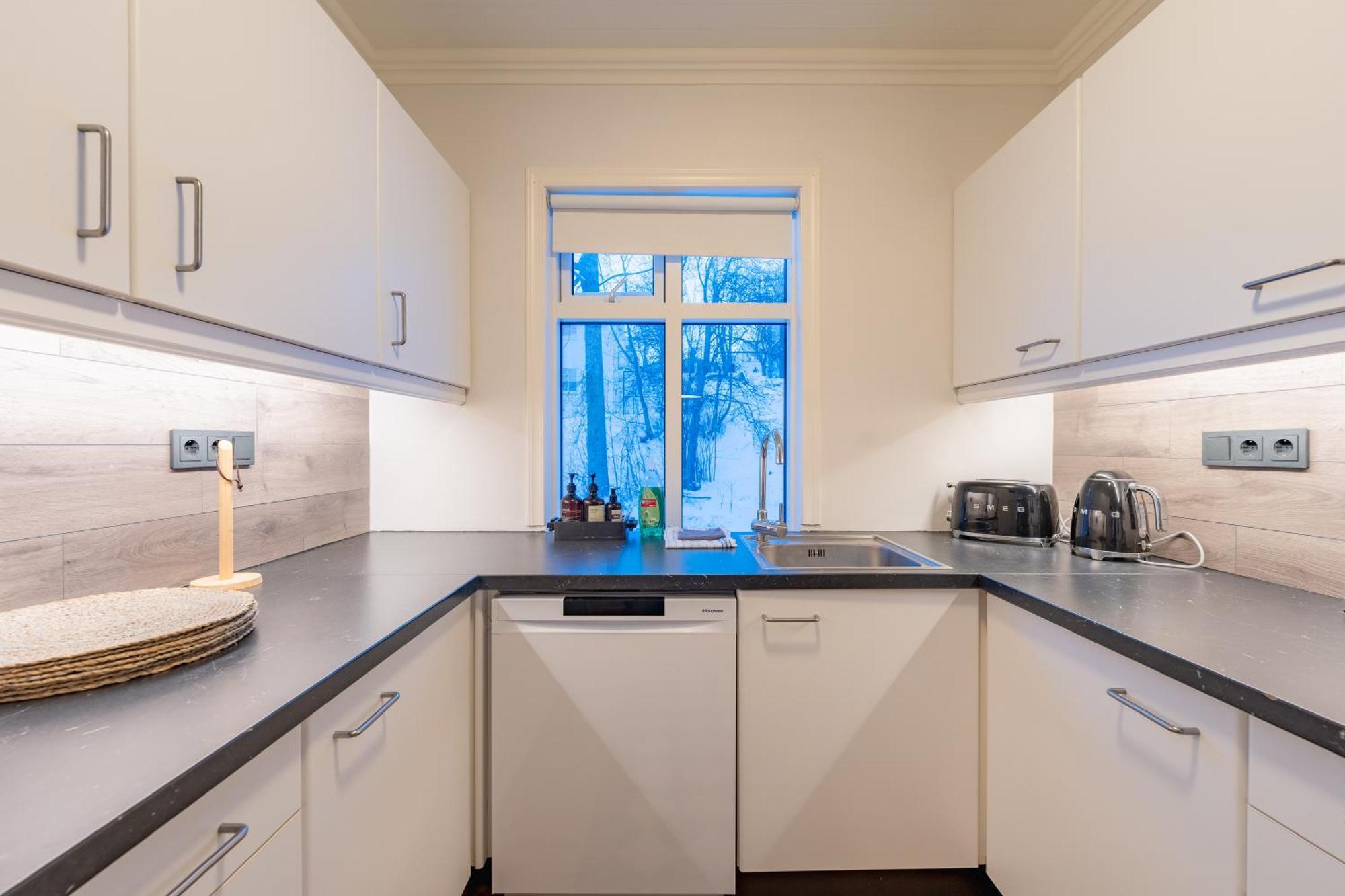 Day Dream Central Akureyri Three Bedroom Apt Ngoại thất bức ảnh