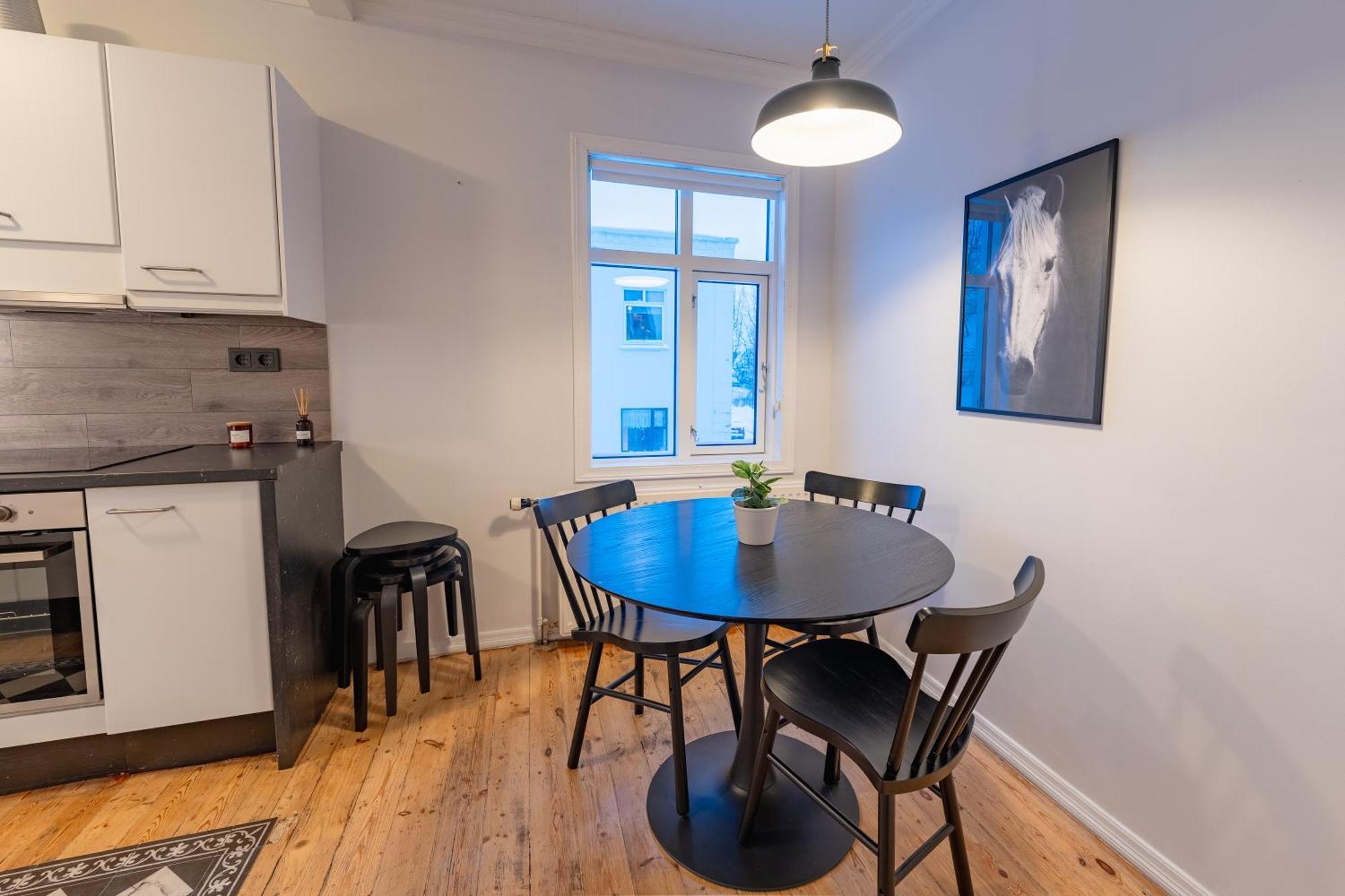 Day Dream Central Akureyri Three Bedroom Apt Ngoại thất bức ảnh