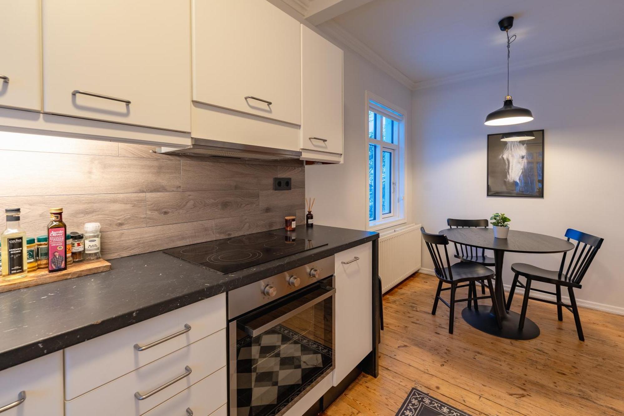 Day Dream Central Akureyri Three Bedroom Apt Ngoại thất bức ảnh