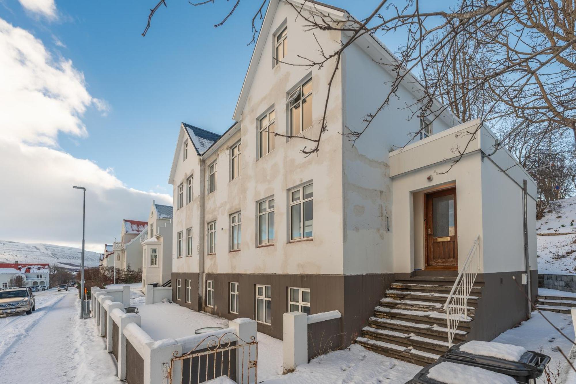 Day Dream Central Akureyri Three Bedroom Apt Ngoại thất bức ảnh